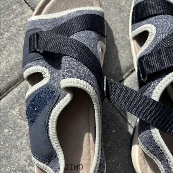 Earth Origins Navy and Cream Women's Sandals - Picture 2 of 6